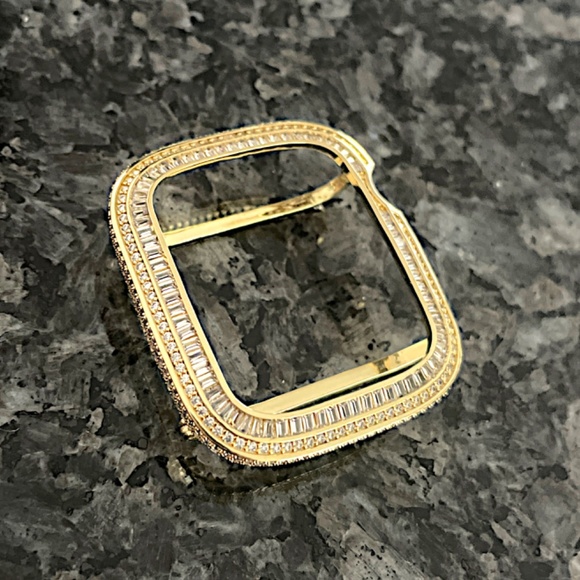 14k Yellow gold Apple Watch case with baguette and rounds - Picture 2 of 4